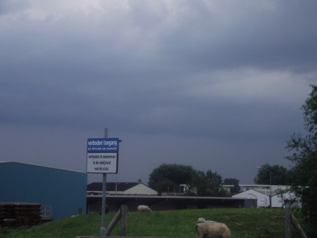 donkere wolken 3/8/12