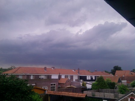 zeer donkere wolken op 5-8-12